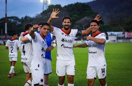 Celebra la Liga de Machillo: Manudos sacan vital triunfo ante Puntarenas Celebra la Liga de Machillo: Manudos sacan vital triunfo ante Puntarenas
